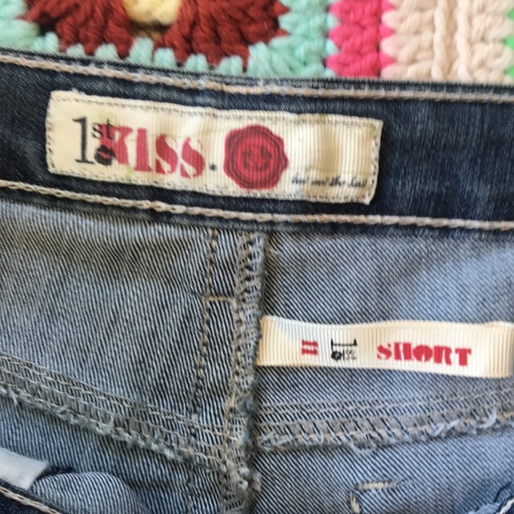 Cute embroidered shorts - Picture 3 of 8